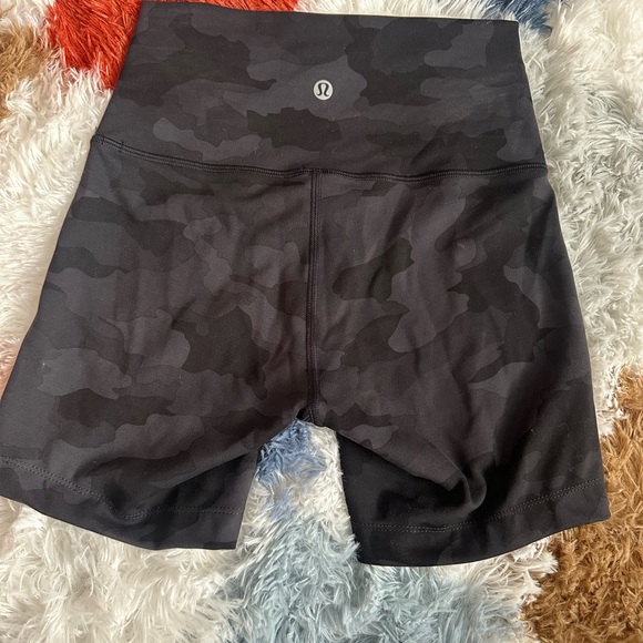 lululemon athletica Dark Camo Align IN NEW CONDITION - Picture 1 of 2